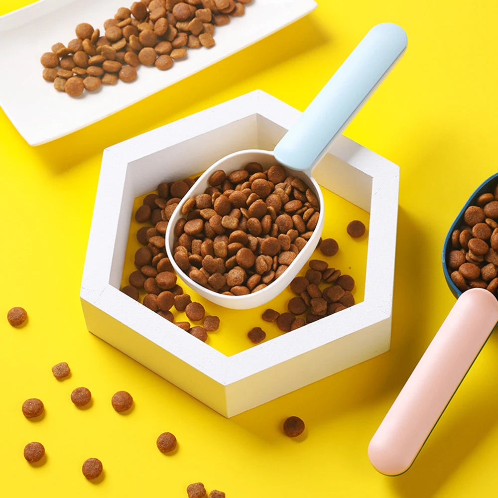 **2-in-1 Pet Food Scoop & Bag Sealing Clip – Measure, Scoop & Store**